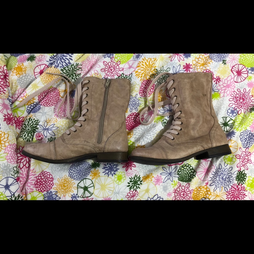Combat tan boots